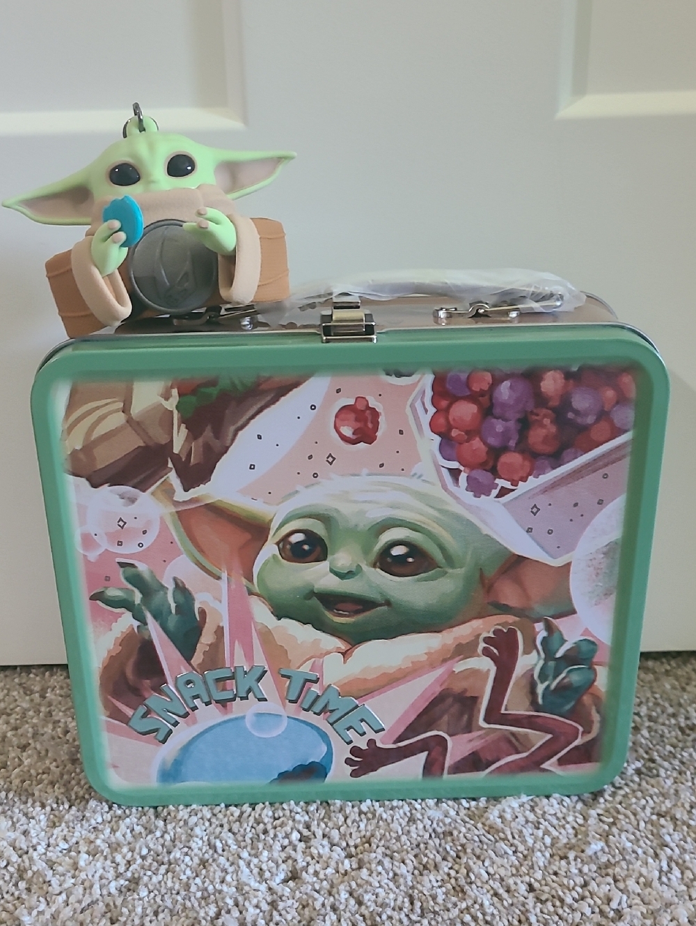 Grogu Snack Time Colllectable Tin & Pocketbac Holder B&BW + Star Wars - Picture 1 of 13